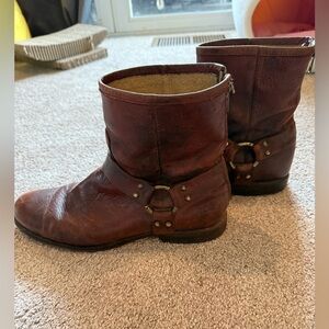Frye brown leather harness size 11 boots. Used condition.